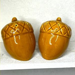 Vintage ceramic Acorn salt and pepper shakers